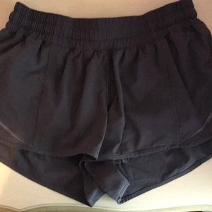 Lululemon hotty hot short — 2.5 inch